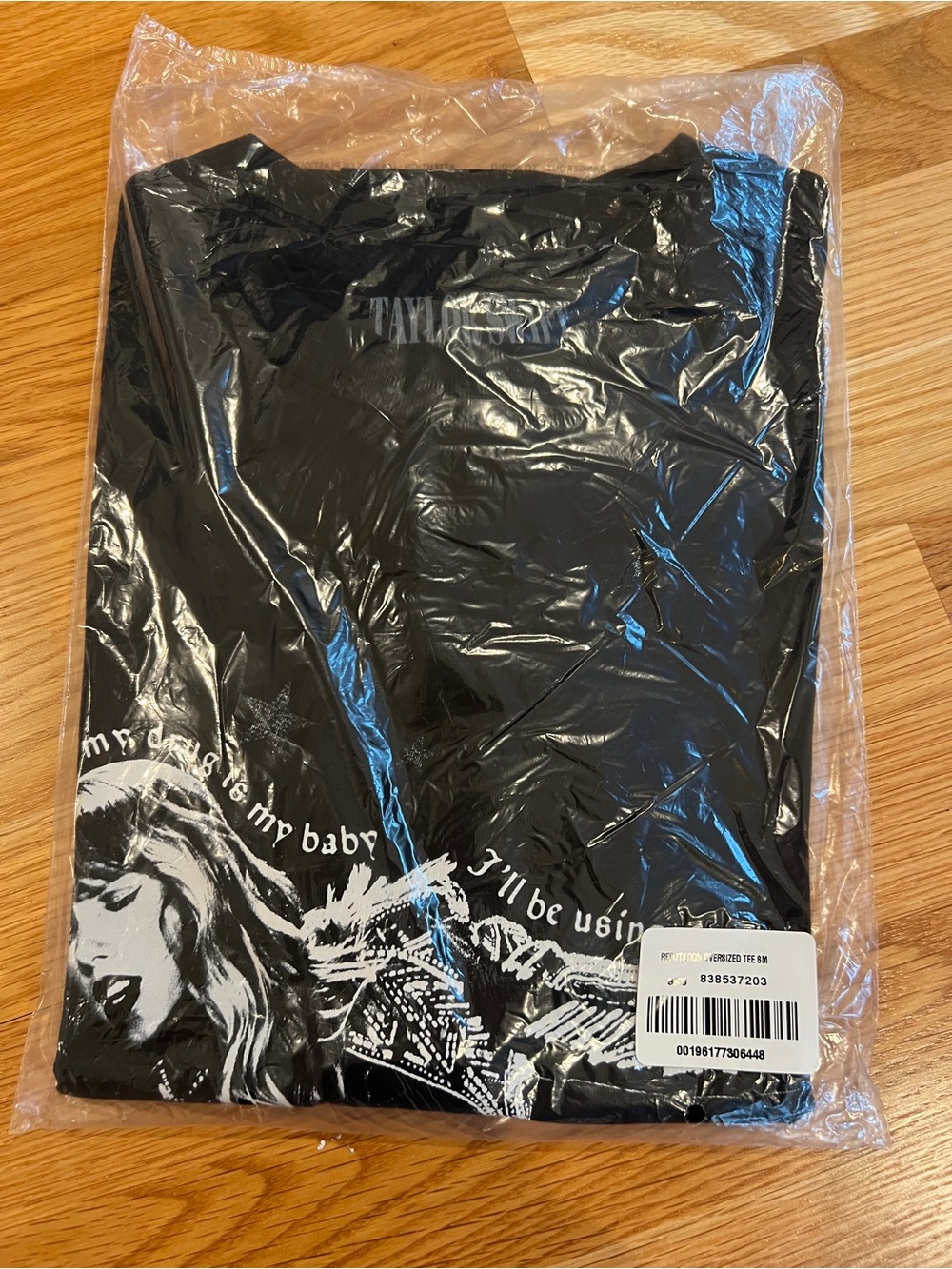 Taylor Swift Reputation Tee - Picture 2 of 3
